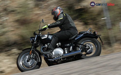 Triumph Bonneville Speedmaster khác bản Bobber ở những điểm nào? - 3