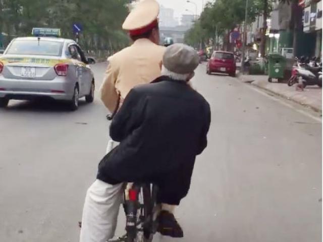 Tin tức trong ngày - CSGT đạp xe chở cụ già đi tìm nhà: “Đó là việc nhỏ, ai gặp cũng sẽ làm”
