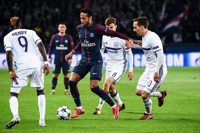 “Làm xiếc” với bóng: Neymar ăn đứt Messi, Ronaldo &#34;tầm thường&#34; - 1