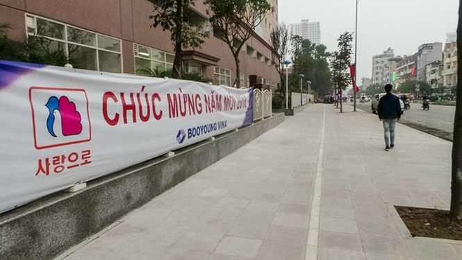 Thanh tra phát hiện loạt chung cư &#39;cày nát&#39; vỉa hè tiền tỷ - 9