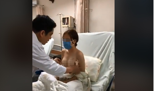 Tranh cãi về clip khám ngực nữ bệnh nhân - 1