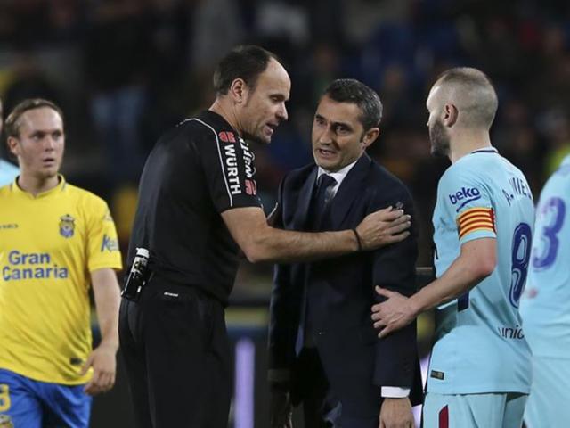 Barca rơi chiến thắng: HLV Valverde lo sợ, Pique đòi tẩn trọng tài