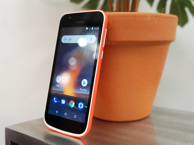 Như vậy, với giá bán 85 USD &#40;khoảng 1,9 triệu đồng&#41; điện thoại Nokia 1 đã chính thức qua mặt chiếc Nokia 2 &#40;99 USD&#41; để trở thành chiếc smartphone rẻ nhất của HMD Global.