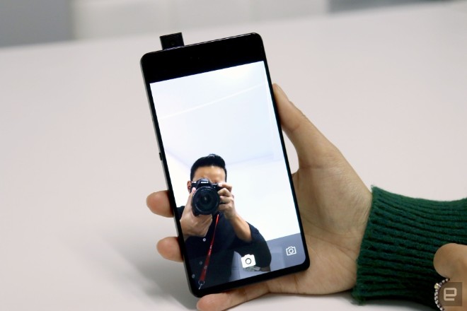 Vivo khéo "khoe" điện thoại đẹp hơn iPhone X, camera selfie ẩn mình - 6