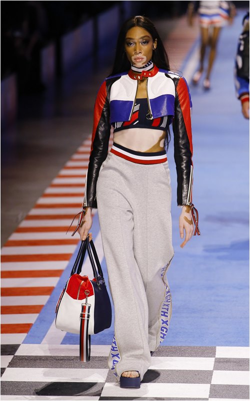 Eo kiến càng của hotgirl Hollywood "hâm nóng" sàn diễn - 4