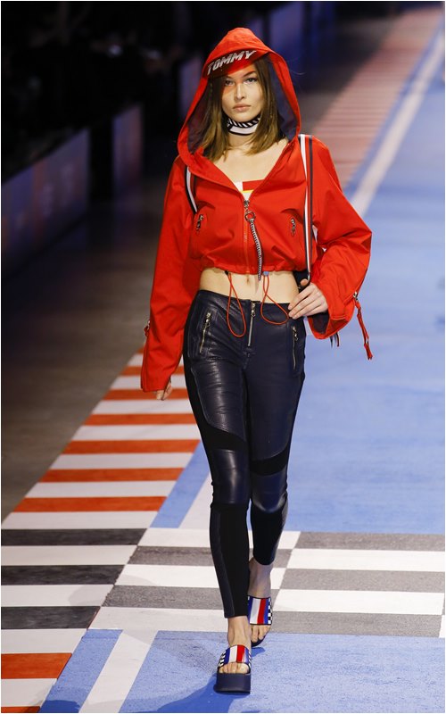 Eo kiến càng của hotgirl Hollywood "hâm nóng" sàn diễn - 7