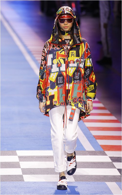 Eo kiến càng của hotgirl Hollywood "hâm nóng" sàn diễn - 13