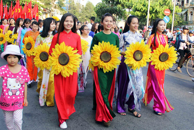 Tiên nữ đi cà kheo, thầy trò Đường Tăng "xuất hiện" ở Chợ Lớn - 2