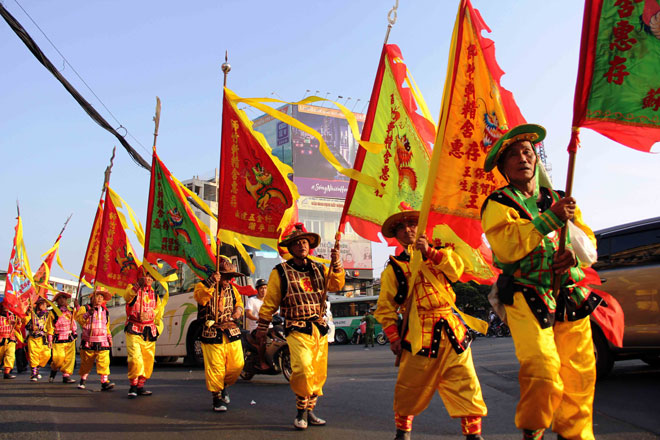 Tiên nữ đi cà kheo, thầy trò Đường Tăng "xuất hiện" ở Chợ Lớn - 4