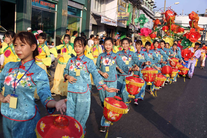 Tiên nữ đi cà kheo, thầy trò Đường Tăng "xuất hiện" ở Chợ Lớn - 11