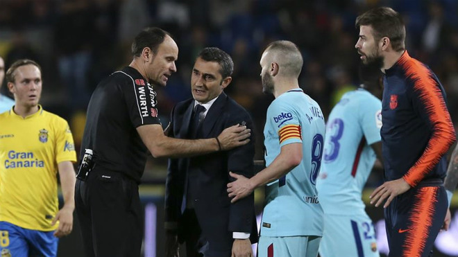Barca rơi chiến thắng: HLV Valverde lo sợ, Pique đòi tẩn trọng tài - 1