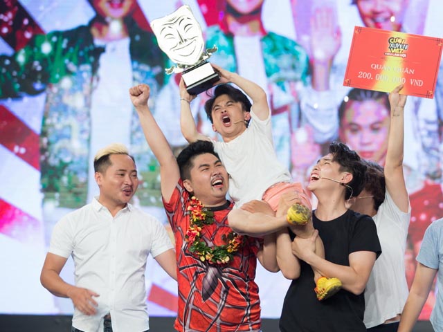 Giải trí - "Khủng long tí hon" lên ngôi Quán quân Cười xuyên Việt nhờ lấy nước mắt khán giả