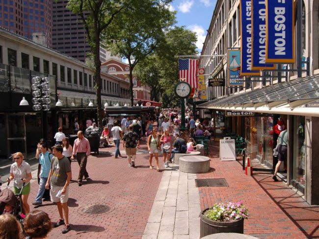 Boston, Mỹ: Thành phố Boston nổi tiếng với các món ăn truyền thống của vùng New England như cá hầm và bánh kem. Ngoài ra, nơi đây cũng phục món ăn của 57 quốc gia khác.