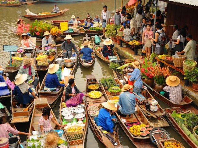 Bangkok, Thái Lan: Thành phố này là một trong những kinh đô ẩm thực đường phố trên thế giới. Ngoài các món ăn hấp dẫn ở địa phương, Bangkok cũng phục vụ thực đơn mang hương vị của 48 quốc gia khác.