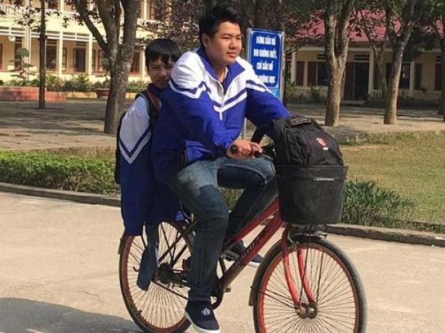 Giáo dục - du học - Hơn 8 năm tình nguyện cõng bạn đến trường