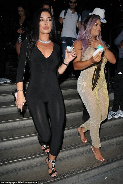 Cô gái xinh đẹp kiếm 30 triệu/ngày nhờ giống Kim “siêu vòng 3” - 7