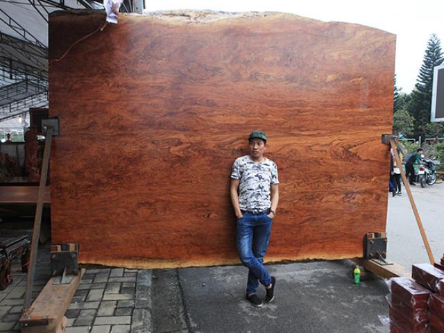 Tin tức trong ngày - "Siêu" sập gỗ Cẩm đẹp như bức bình phong xuất hiện ở Bắc Ninh