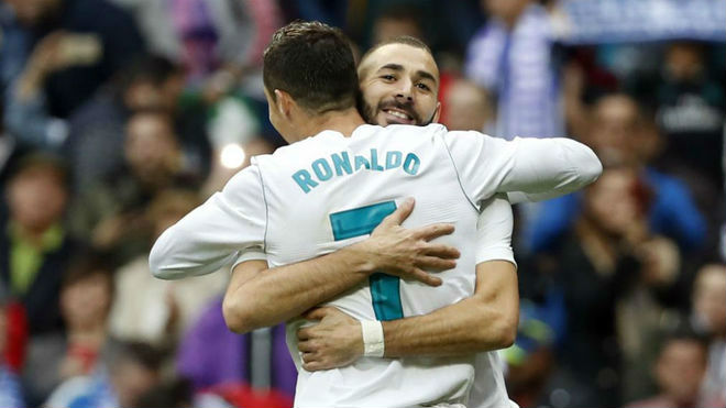 Ronaldo kết thân Benzema: Thống trị Real, dằn mặt dàn “bom tấn” - 1