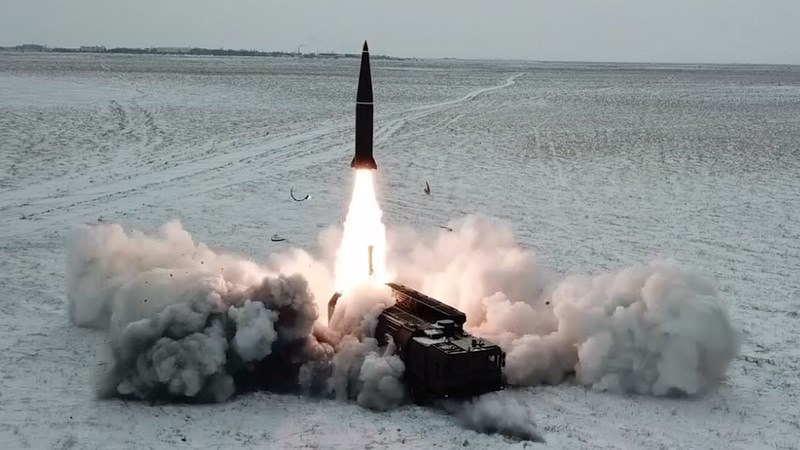 Xem tên lửa chiến thuật &#34;át chủ bài&#34; của Nga khai hỏa - 1