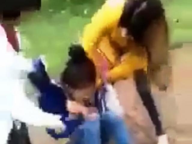 Pháp luật - Khởi tố vụ nữ sinh lớp 11 bị lột đồ, đánh hội đồng