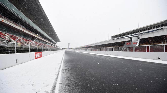 Đua xe F1 2018, thử xe đầu tiên: Khốn khổ vì mưa tuyết, sức mạnh bộc lộ - 1