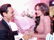 Người mẫu - Hoa hậu - Hà Hồ diện váy xuyên thấu, hôn Kim Lý chốn đông người