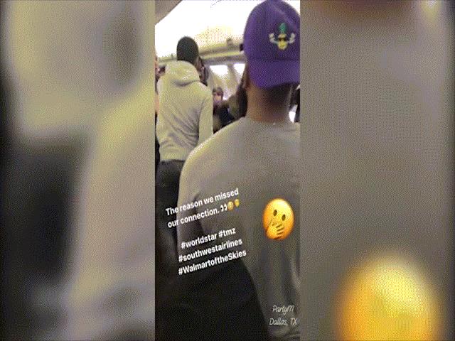 Thế giới - Hành khách Mỹ “choảng nhau” dữ dội trên máy bay