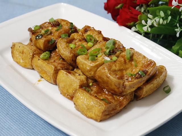 Ẩm thực - Đổi vị cơm nhà với đậu "lướt ván" sốt chua ngọt đậm đà