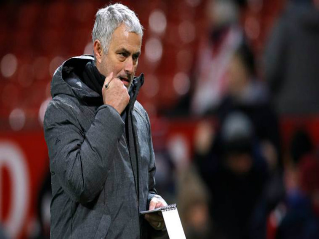 MU thắng ngược liên tiếp: Giá như Mourinho dùng “máy sấy tóc” sớm hơn