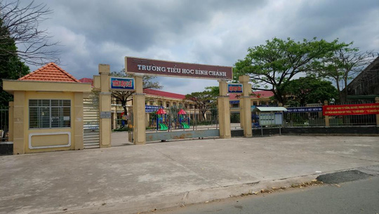 Ông Võ Hoài Thuận: &#34;Tôi không ép, cô giáo tự quỳ&#34; (!?) - 1