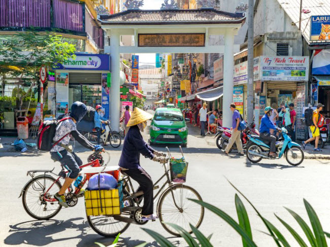 Thành phố Hồ Chí Minh, Việt Nam: Theo trang Booking, du lịch Thành phố Hồ Chí Minh tăng trưởng cao hằng năm, nhờ có nhiều phong cảnh đẹp, những ngôi chùa cổ kính và tĩnh lặng.