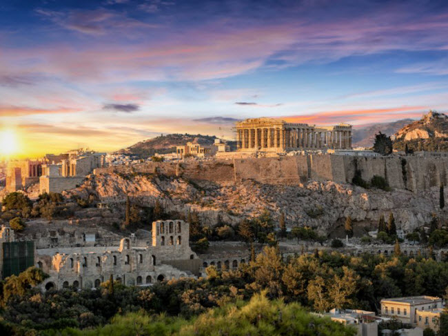 Athens, Hi Lạp: Nhu cầu của du khách tới Athens thậm chí còn cao hơn tới Paris. Mặc dù lượng khách ngày càng đông, nhưng bạn có thể tiết kiệm 31% cho phí nếu tới đây vào mùa đông.