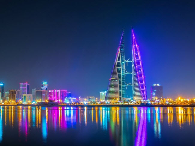 Manama, Bahrain: Manama được coi là điểm đến thay thế cho thành phố Dubai, nơi luôn trong tình trạng đông đúc du khách. Thành phố của Bahrain nổi tiếng với các công trình kiến trúc ấn tượng&nbsp;và dịch vụ tiện nghi.