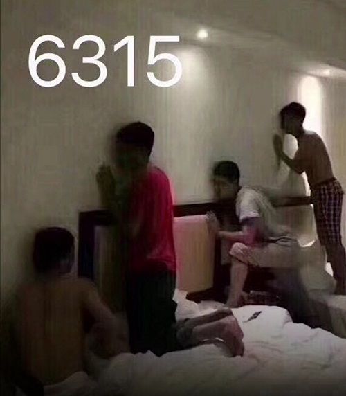 Cô gái đăng lời "mời yêu" trên mạng, 3000 chàng trai tới xếp hàng - 2