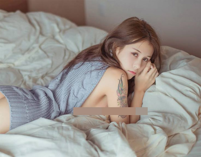 Người mẫu 17 tuổi Xia Mei Jiang &#40;夏美酱 – Hạ Mỹ Tương&#41; khoe nét đẹp quyến rũ kiểu lolita trong chiếc áo rất hot này.