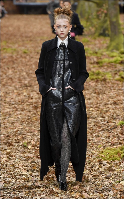 Tóc búi thanh cao trong khu vườn cổ tích: Chanel làm cả Paris "rạo rực" - 2