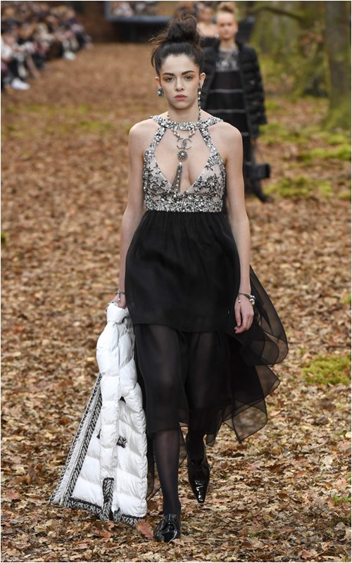 Tóc búi thanh cao trong khu vườn cổ tích: Chanel làm cả Paris "rạo rực" - 6