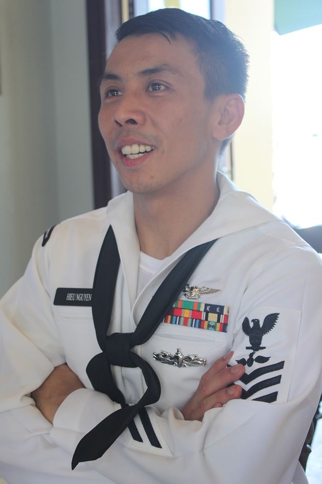 Trò chuyện với thủy thủ gốc Việt trên tàu sân bay Mỹ USS Carl Vinson - 2