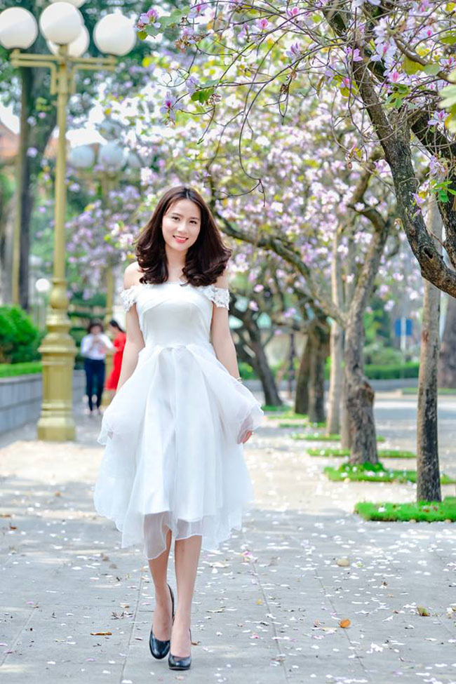 Bởi vậy, tuyến phố Bắc Son, Hoàng Diệu trở nên&nbsp;nhộn nhịp hơn hẳn mỗi mùa hoa ban về.