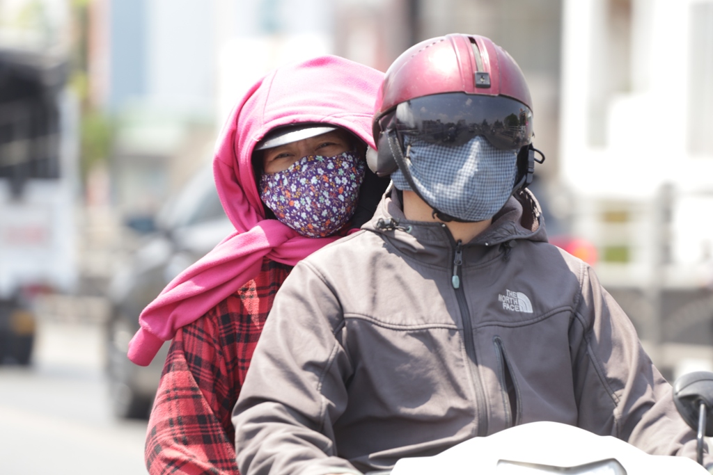 Nắng rát da thịt, chị em phụ nữ ở Sài Gòn hoá ninja trong ngày 8.3 - 6