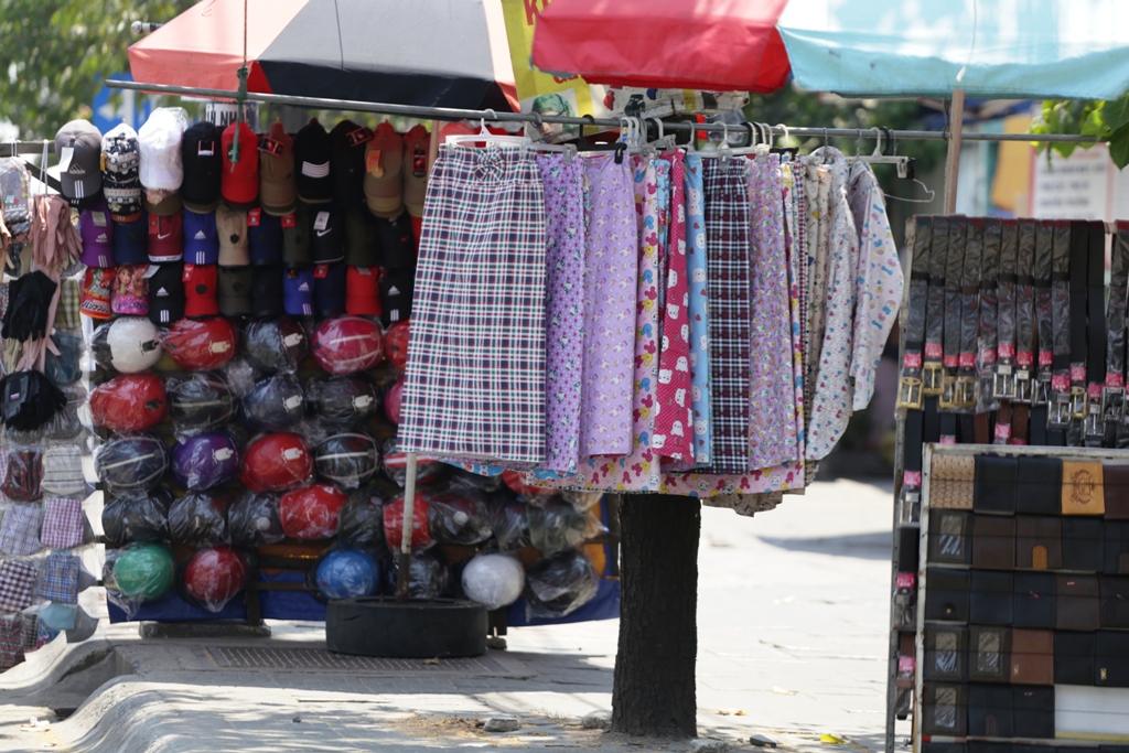 Nắng rát da thịt, chị em phụ nữ ở Sài Gòn hoá ninja trong ngày 8.3 - 13