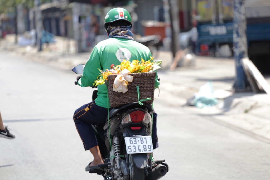 Nắng rát da thịt, chị em phụ nữ ở Sài Gòn hoá ninja trong ngày 8.3 - 15