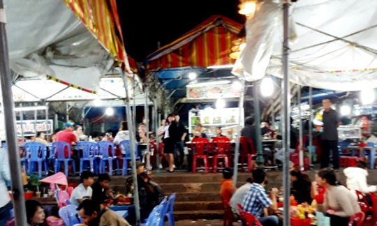 Đình chỉ quán ăn đánh du khách ngất xỉu tại chợ đêm Đà Lạt - 1