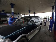 Thị trường - Tiêu dùng - Giá xăng dầu được giữ nguyên trong ngày Quốc tế Phụ nữ 8/3