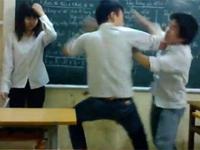 Thông tin mới vụ nam sinh chửi, bóp cổ giáo viên ngay trong lớp
