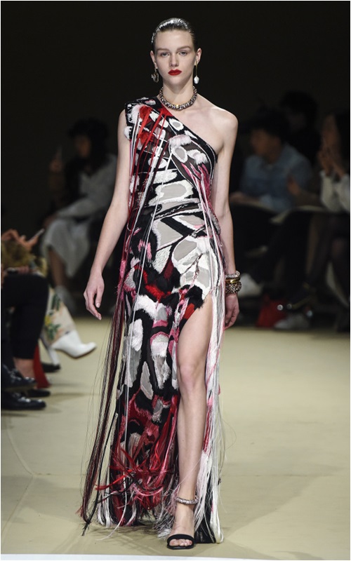 Kỷ nguyên phái yếu lên ngôi của Alexander McQueen - 12