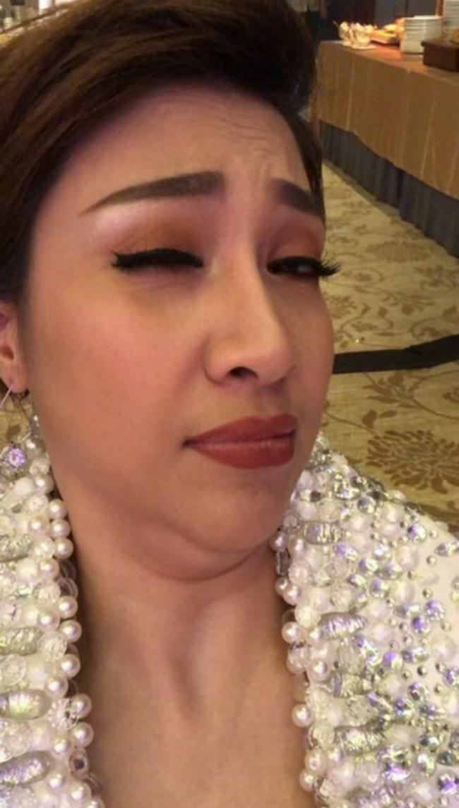 Sao Việt đua nhau khoe mặt nọng hai cằm theo xu hướng - 4