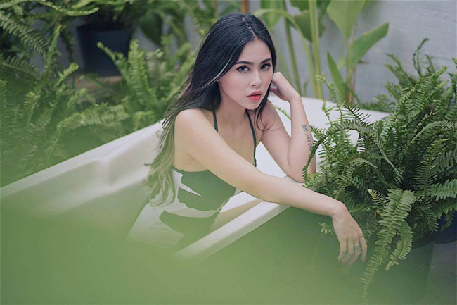 Không thể nhận ra đây là cô học trò nhỏ diện áo trắng đồng phục đến trường trong các bộ phim sitcom.&nbsp;