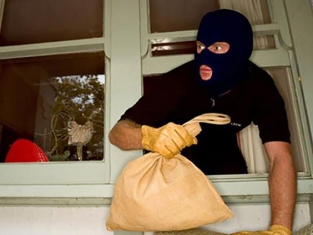 Pháp luật - Vào phòng thấy sếp ngủ, trộm 400 triệu rồi trốn mất