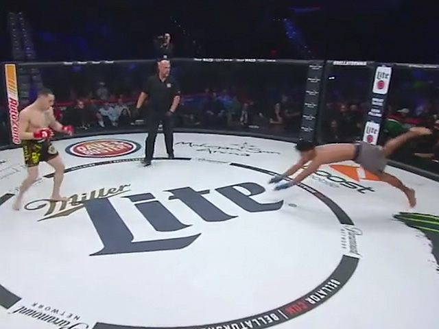 Thể thao - MMA: Hóa thân "Chiến binh báo đen", bị đối thủ đánh cho sấp mặt